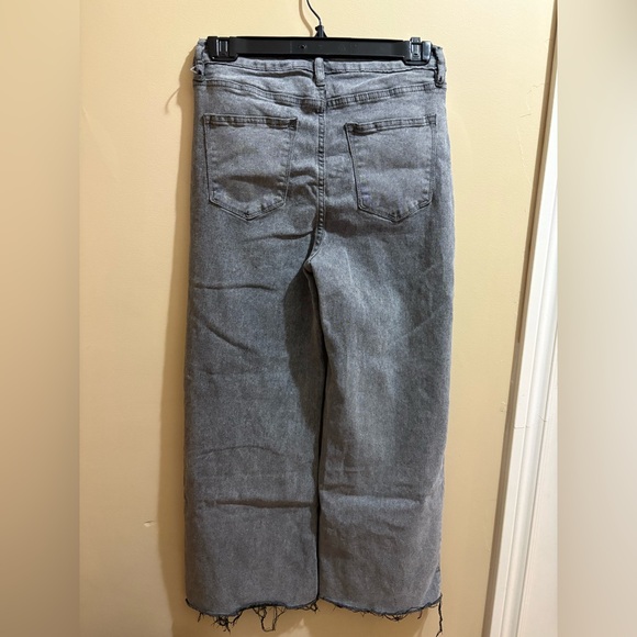 Vigoss Edgy Gray Wide-Leg Denim – Frayed Hem Detail - Picture 2 of 4